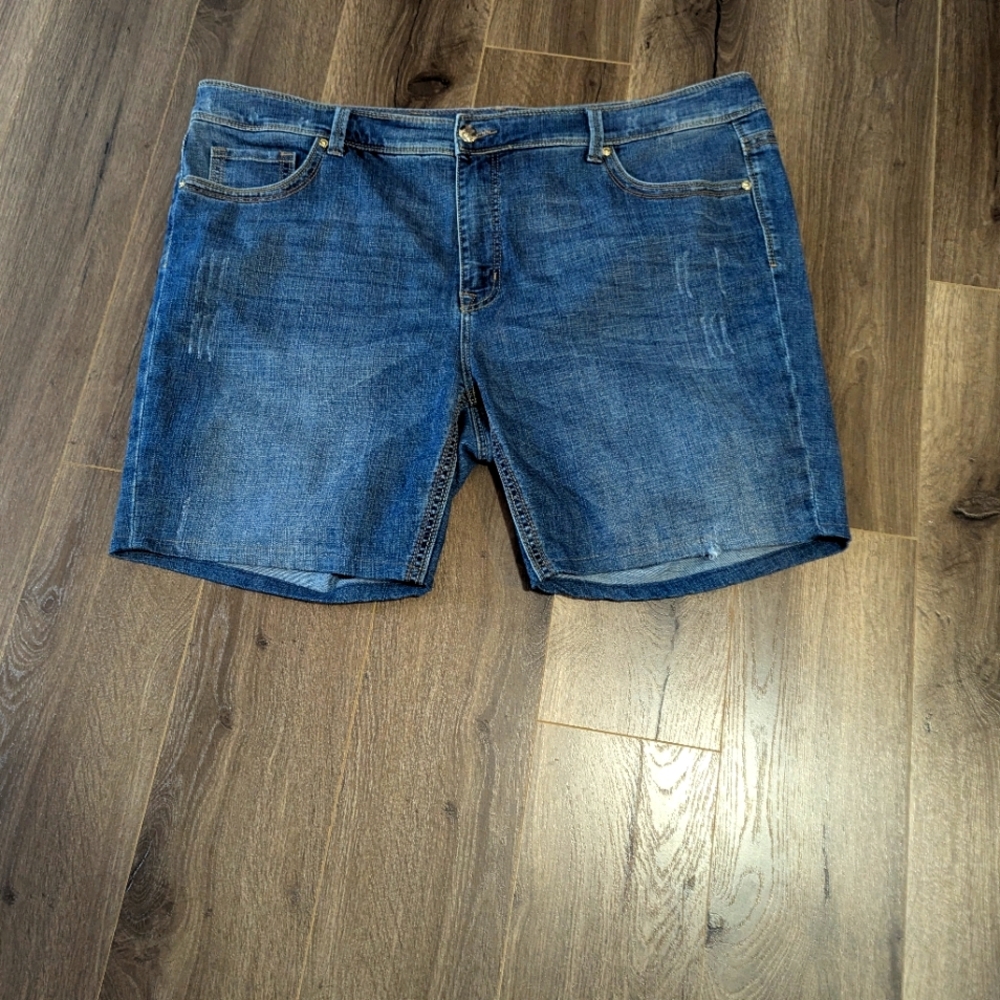 Seven7   Blue Jean Shorts, Sz 24. Plus Size. Distressed. Melissa McCarthy. EUC.